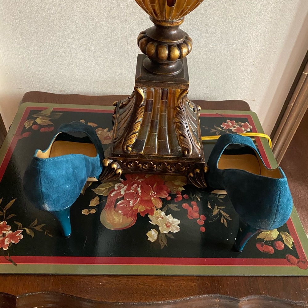 Shoes - Picture 3 of 3